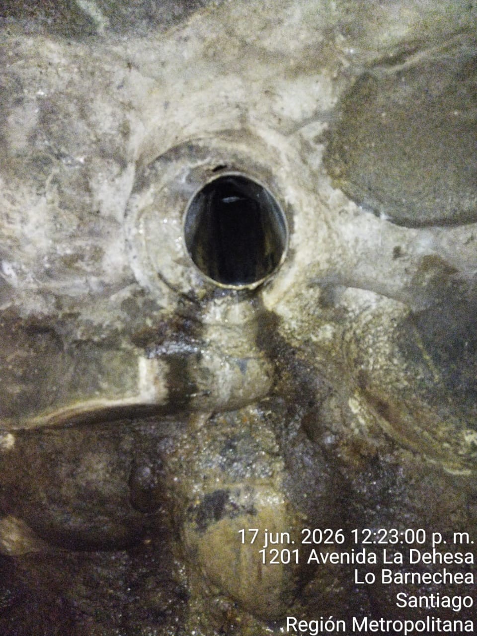 1201 Av. La Dehesa — interior del túnel: detalle de tubería